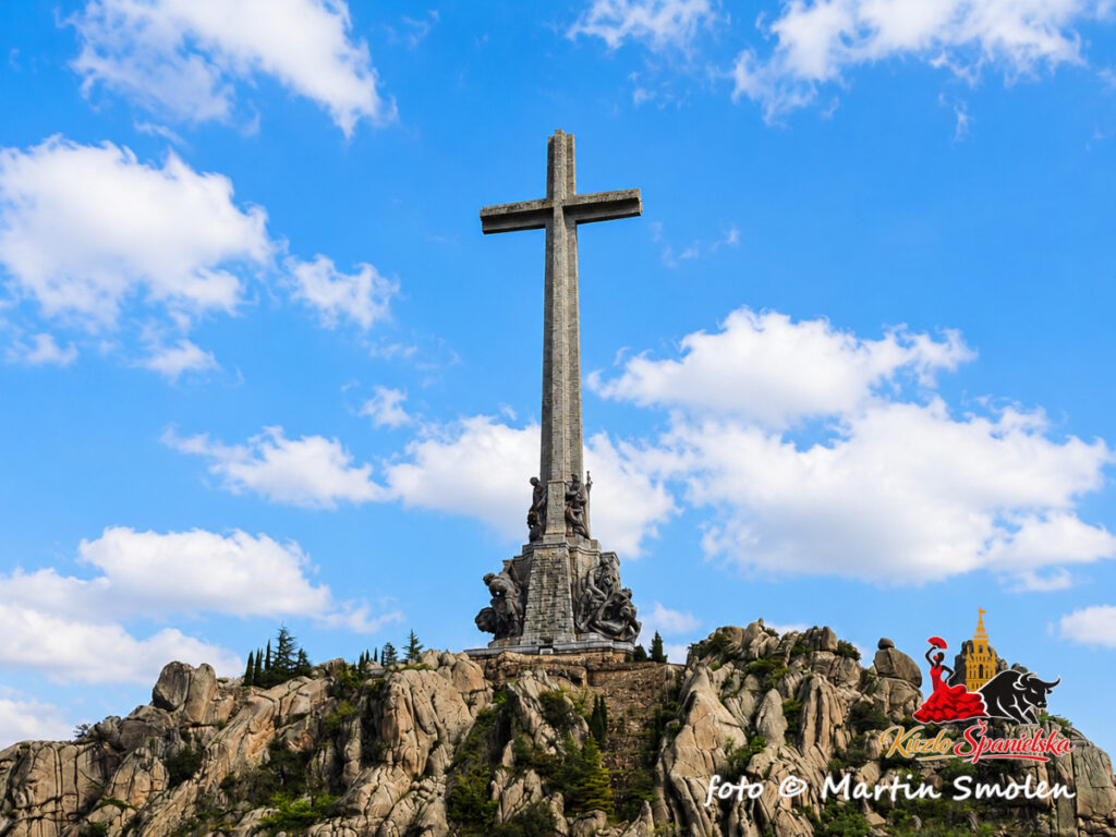 Kríž vo Valle de Cuelgamuros - Valle de los Caídos. Použitý Ai svetelný filter.
