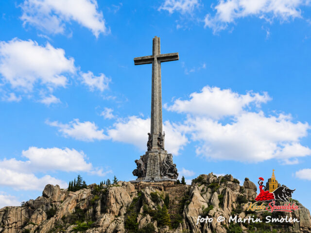 Kríž vo Valle de Cuelgamuros - Valle de los Caídos. Použitý Ai svetelný filter.