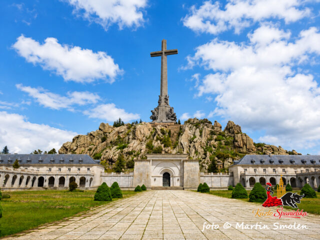 Benediktínske opátstvo a kríž vo Valle de Cuelgamuros - Valle de los Caídos. Použitý Ai svetelný filter.