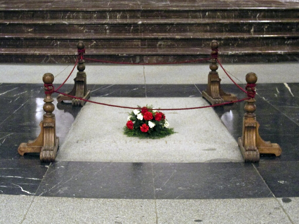 Bývalá hrobka generála Francisca Franca v bazilike vo Valle de Cuelgamuros - Valle de los Caídos